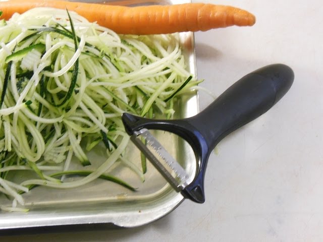 The Pampered Chef Peeler Set. Julienne Peeler Demo. #julienne #goforit