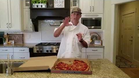 Reviewing Kirkland Signature Pizza from their food court | Chef Dawg