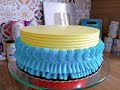Decoração de bolo em chantininho amarelo e azul - bico babado e bico pitanga 22