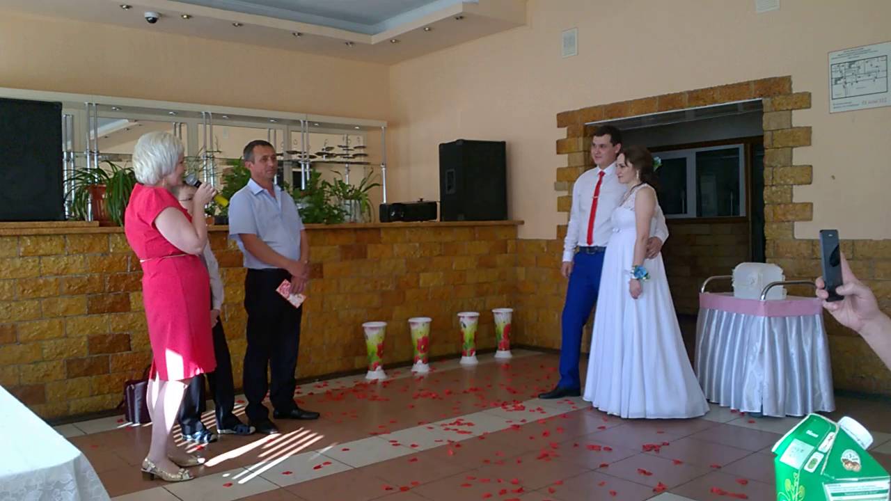 Мама поет песню сыну - YouTube