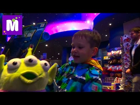 Video: Disneyland Merchandise Shopping na lokaciji u parku