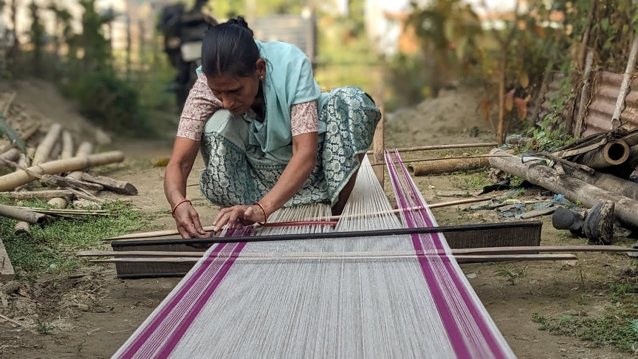 তাত শালত কাপোৰ লগোৱাৰ দ্বিতীয়  খণ্ড First step to make clothes on handloom... Part 2 😊