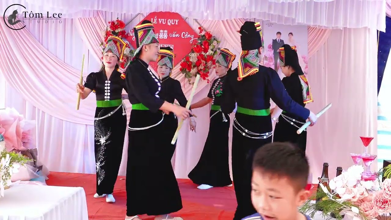 Múa Khơ Mú Sôi Động của các Êm pả nhà gái tại Lễ Vu Quy | Ngọc Hiêng x Văn Công | 23/02/2026