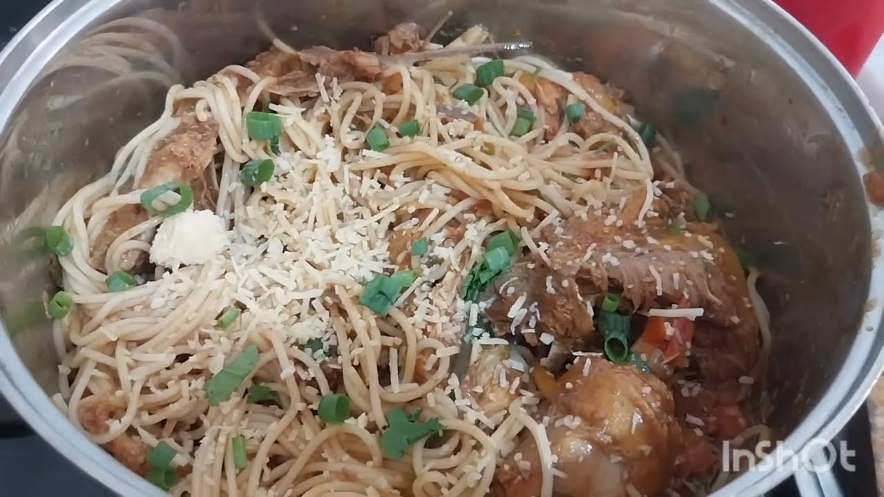 Primeira vez no canal: Almoço de hoje, franguinho na panena com macarrão + Poda Goiabeira