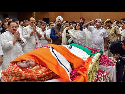 sushma-swaraj-cremated-with-full-state-honours;-leaders-pay-tribute