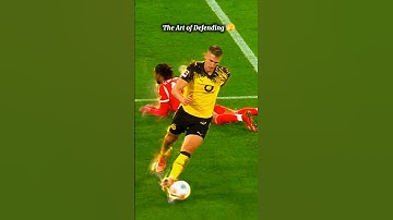 The Art of Defending 😱 #football #bayernmunich #shorts