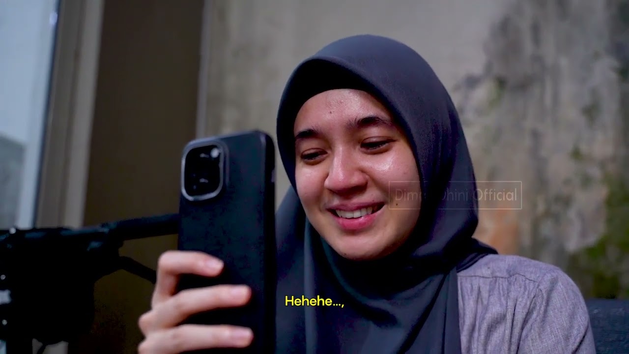 SEDIH TAK TERBENDUNG, DHINI AMINARTI DAN DIMAS SETO RAYAKAN LEBARAN LEWAT VIDEO CALL