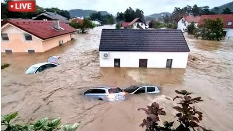 This morning in Thailand!! Severe flooding, red flags are being raised in Hat Yai