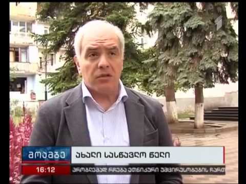 შს მინისტრმა მოკლული პოლიციელის, გიორგი ბერუაშვილის შვილი პირველ კლასში მიიყვანა