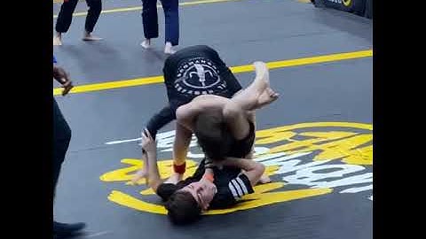 Triangle choke