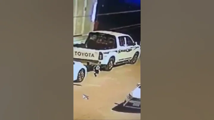 Strange Object Roaming the Streets of Colombia - D...