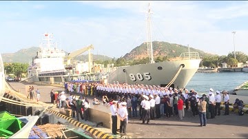 Đoàn công tác thăm, chúc Tết quân và dân huyện đảo Trường Sa rời quân cảng Cam Ranh