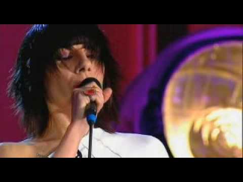 PJ Harvey... Who The Fuck (Live 04)