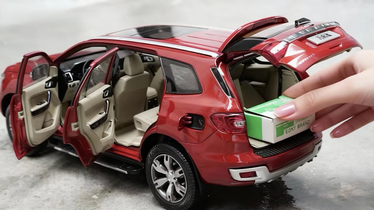 Realistic Ford Everest 118 Diecast Model Car (Awesome Features