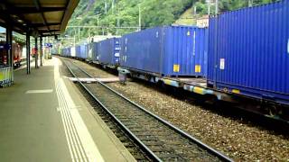 02.06.2011, merci in transito alla stazione di Bellinzona sul binario 2
