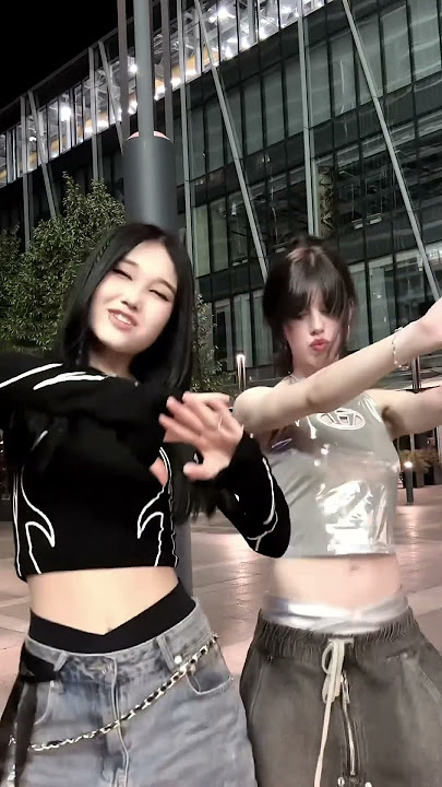 Luna & Avi / TikTok dance trend