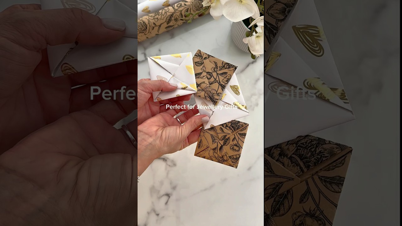 Gift wrap with me 🎀 