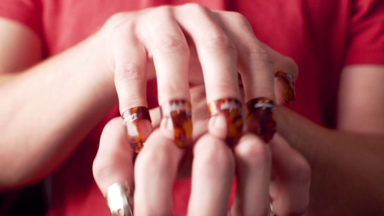 ASMR - Skin and shirt scratching (with fingerpicks)