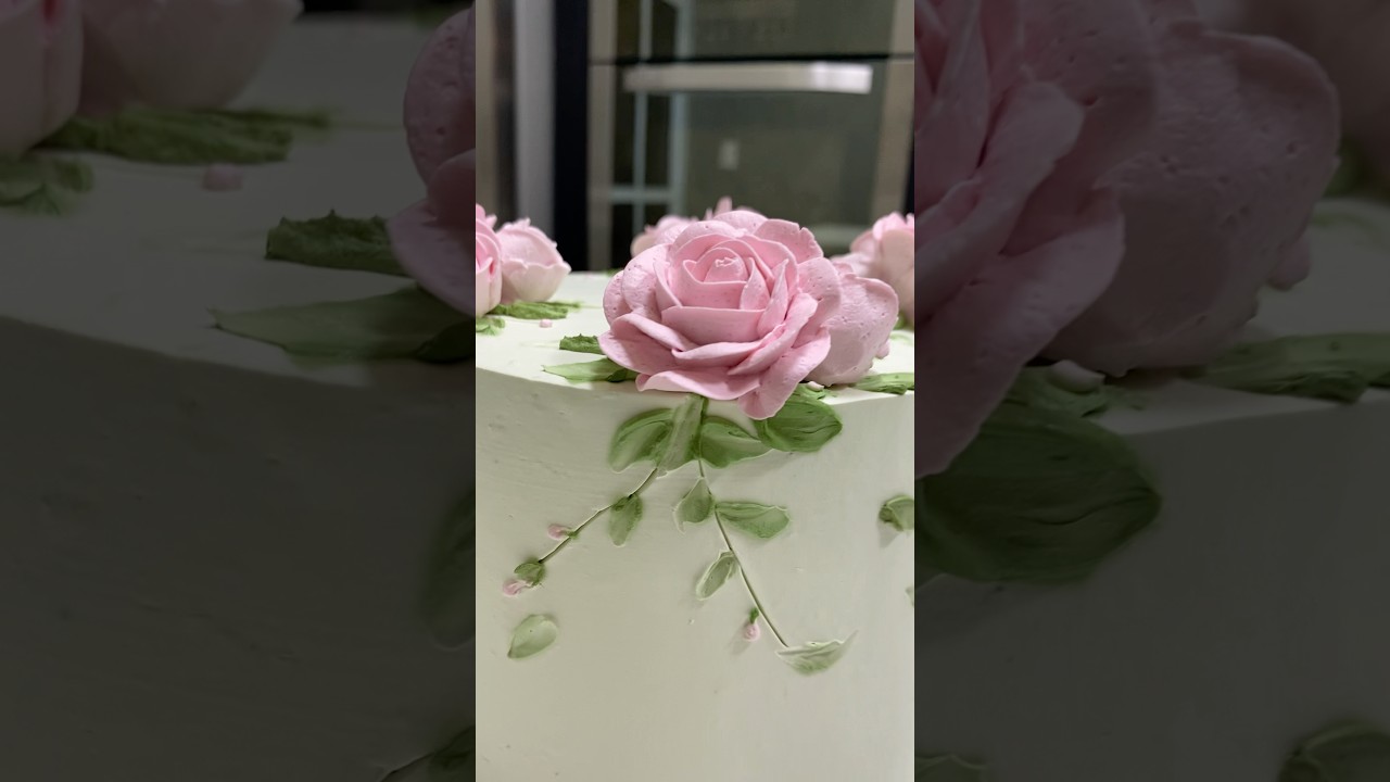 Decoração finalizada com rosas em chantilly