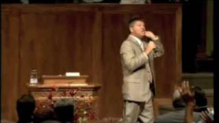 Pastor Tommy Bates Hold To Gods Unchanging Hand/Jesus Paid It All chords