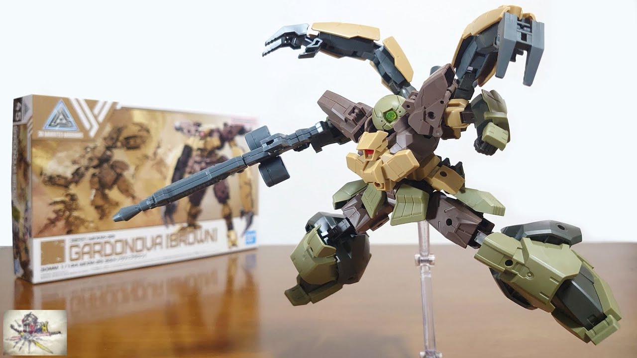 The first combination gimmick in the series! Combine with