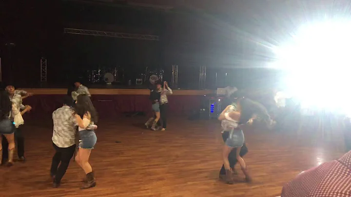 Baile sorpresa Magaly coreografa The Golden Vaqueros