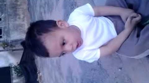 lucho cantando en ingles