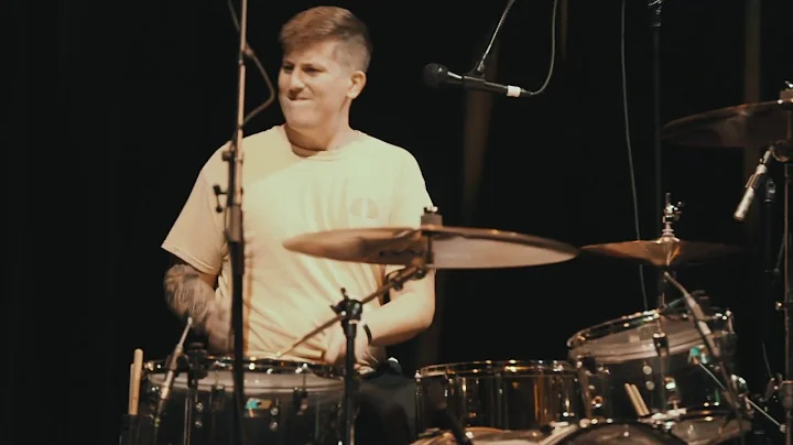 Joyce Manor - "Falling In Love Again" (Live at The...
