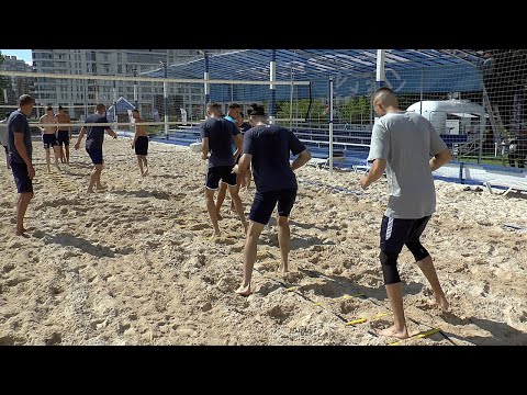 Видео: Волейбол. Тренировка на песке. 