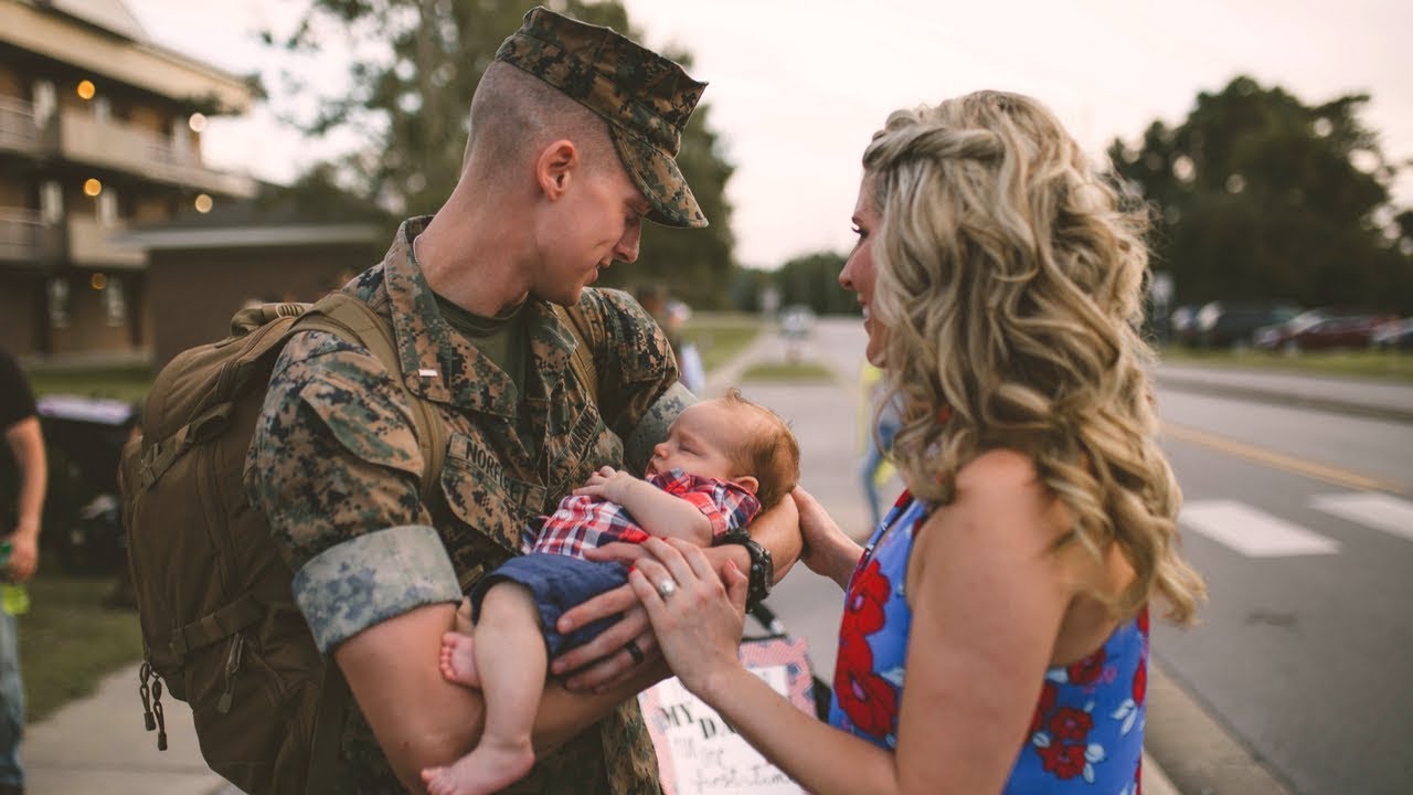 DAD MEETS BABY FOR THE FIRST TIME WELCOME HOME MARINE YouTube dad-meets-baby-for-the-first-time-welcome-home-marine-youtube