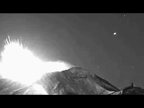 UFO Spotted Moments Before Popcatepetl Volcano Eruption. May 15, 2023