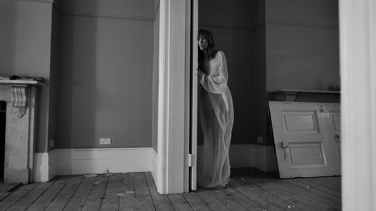 ベス・オートン 4年ぶりの新曲「The Ground Above」公開 - amass