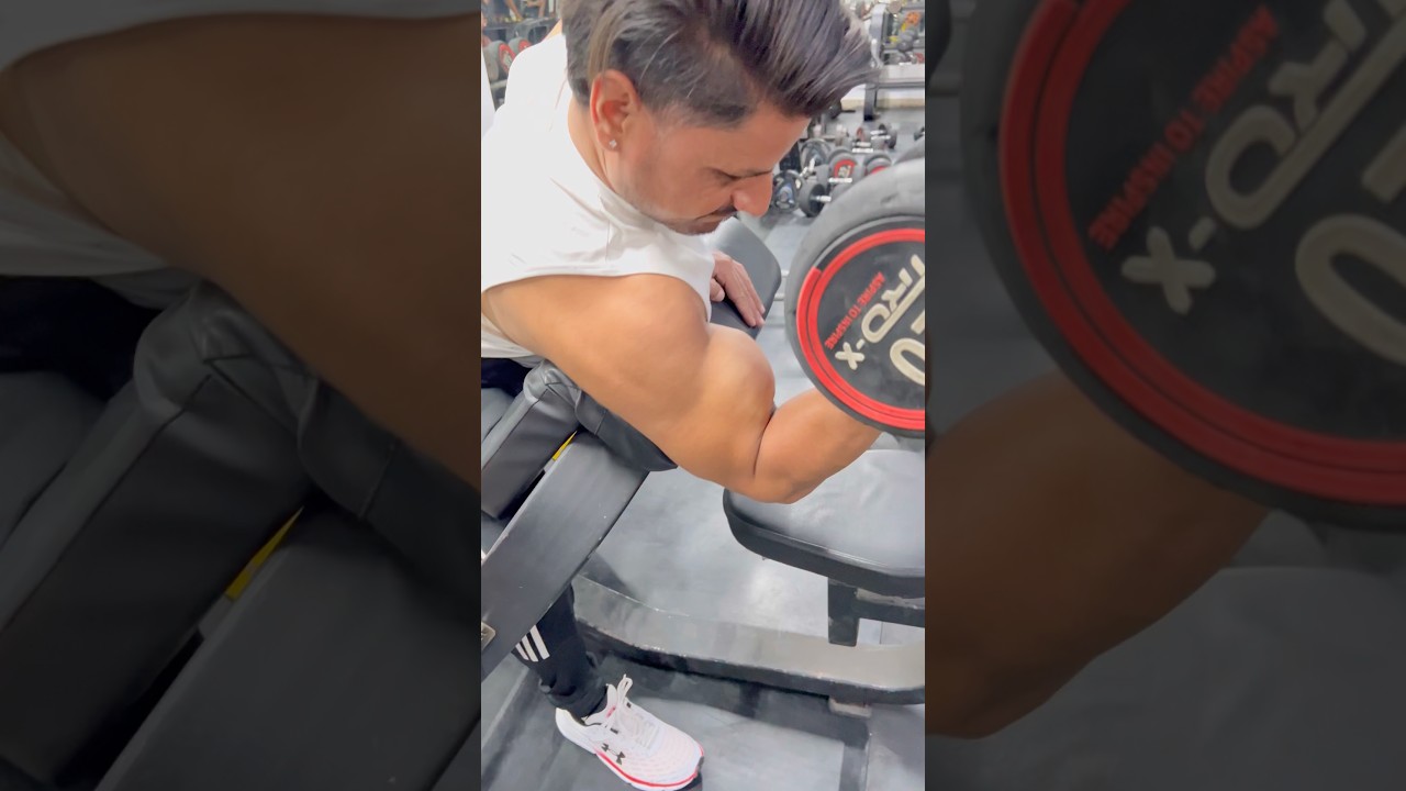 💪 Arm day = Best day. 🦾🔥 #biceps #workout #bodybuilding #muscle #gym #gymmotivation