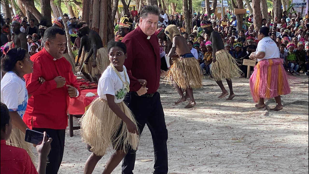 Nikmatilah LAGU-LAGU dalam BAHASA BIAK dan foto-foto dari IBADAH PERAYAAN HUT PI di SAMBER PASI!
