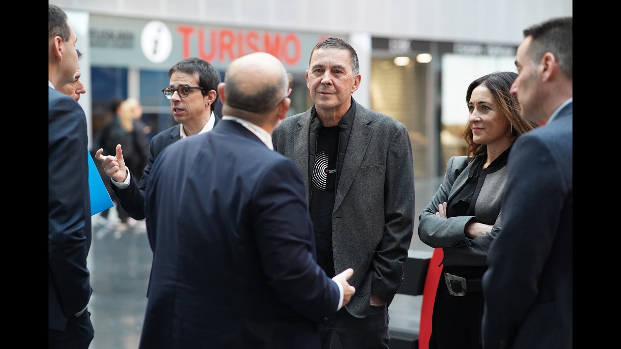 Makina-erremintaren nazioarteko azokaren biurtekoa bisitatu du EH Bilduk Barakaldoko BECen