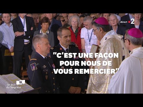 Après Leur Sauvetage De Notre-Dame, Les Pompiers Ont Reçu Cet Ouvrage Très Symbolique