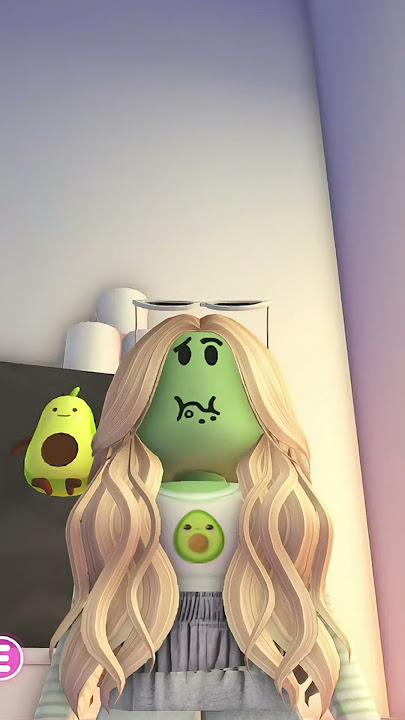 Roblox Karen SWAPS her daughter for POOP... BUT KARMA WINS 😂💩