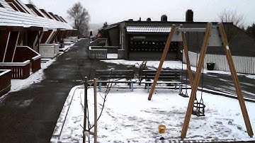 Syma X5SC Falcon crashing in the snow [LOUD]