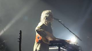 Altın Gün, Bir Sigara İç Oğlan / Goca Dünya, Paris Le Trianon, 10/03/2026