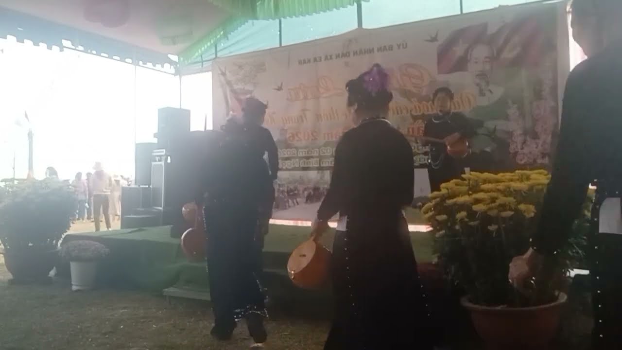 Chị đàm bưởi và a Hoàng môn phong sư đối đáp và Hoàng lương hát then