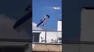 İsrail bayrağını indiren karga, sosyal medyada gündem oldu