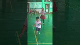 កូនសិស្សចូលរៀនថ្ងៃដំបូងរត់លេងយ៉ាងសប្បាយ