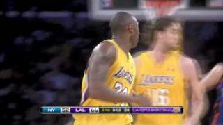 Kobe Bryant step through lay up between 2 New York Knicks players