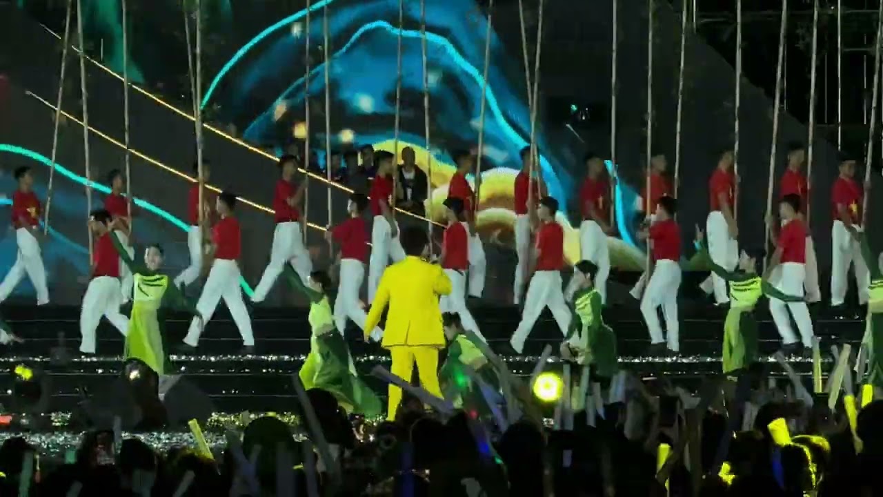 THỊNH VƯỢNG VIỆT NAM SÁNG NGỜI - TRÚC NHÂN (Concert Hạ Long 12/11/2025)