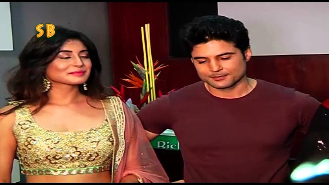 CELEBRATION ON SET OF REPORTER FOR 100 EPISODES 03 SEP