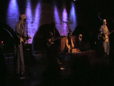 Terakaft l(2) e groupe de musique Touareg en concert à Berlin le 26 Mai 2009