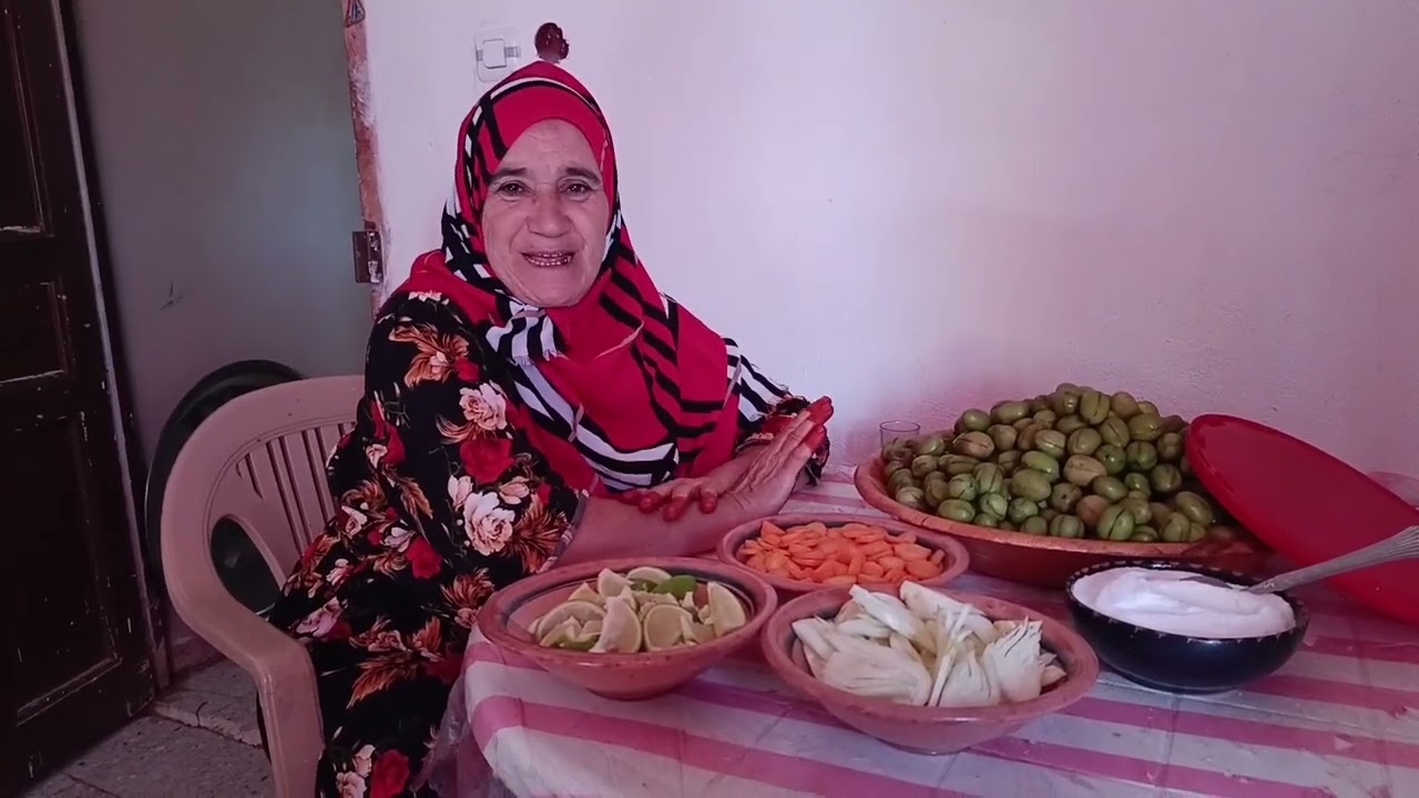 طريقتي في ترقيد الزيتون نتمنى تعجبكم ..