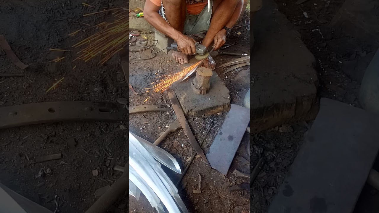 PEMBUATAN PARANG KHAS SUKU DURI ENREKANG 