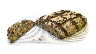Заварной ржаной хлеб с изюмом и орехами Заварной ржаной хлеб с изюмом и орехами