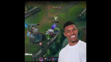 This is what playing against a scripter looks like - League of Legends